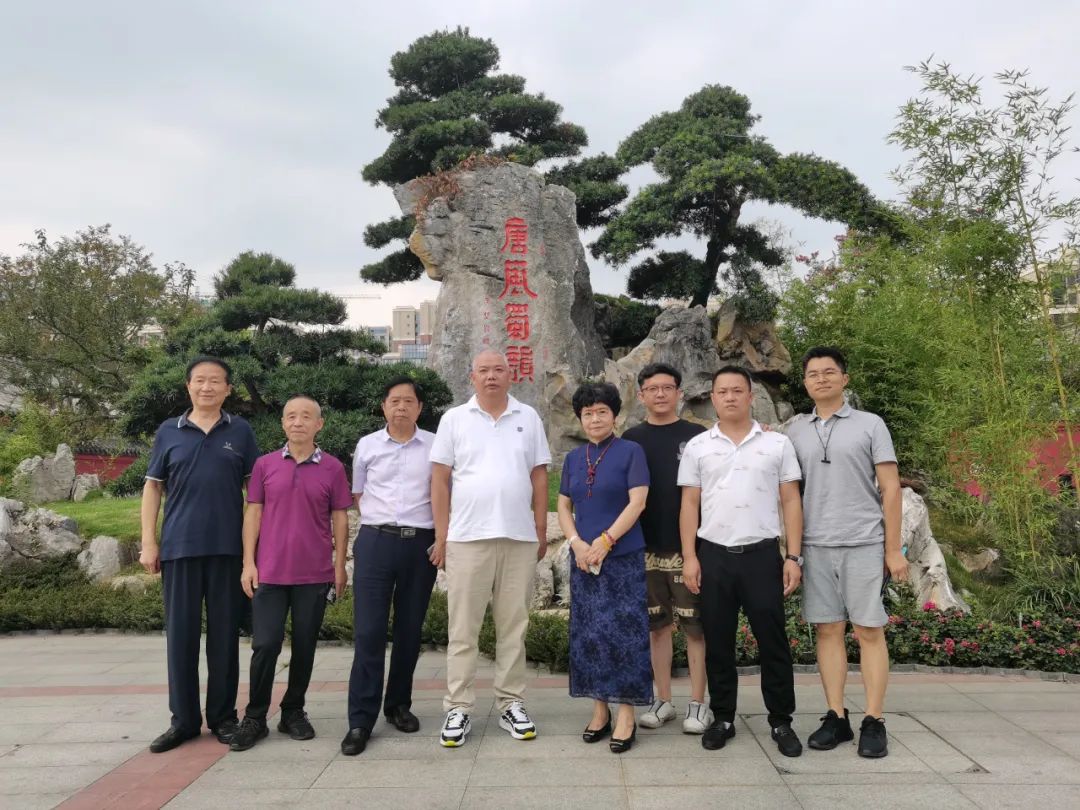 海外华人商会一行到访协会常务副会长单位成都市圣沅房地产公司