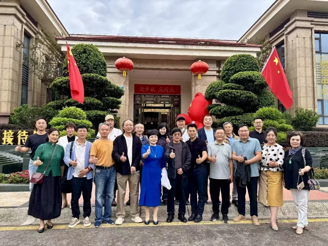 丹青庆双节 翰墨润颐养——“庆中秋迎国庆青城颐养书画艺术展”举办