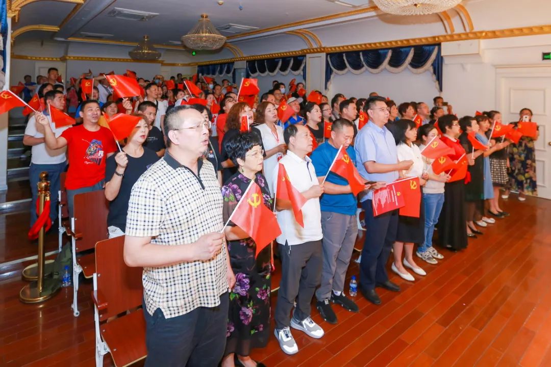 庆祝建党100周年红色经典朗诵音乐会在四川巴洛克歌剧院举办(图2)